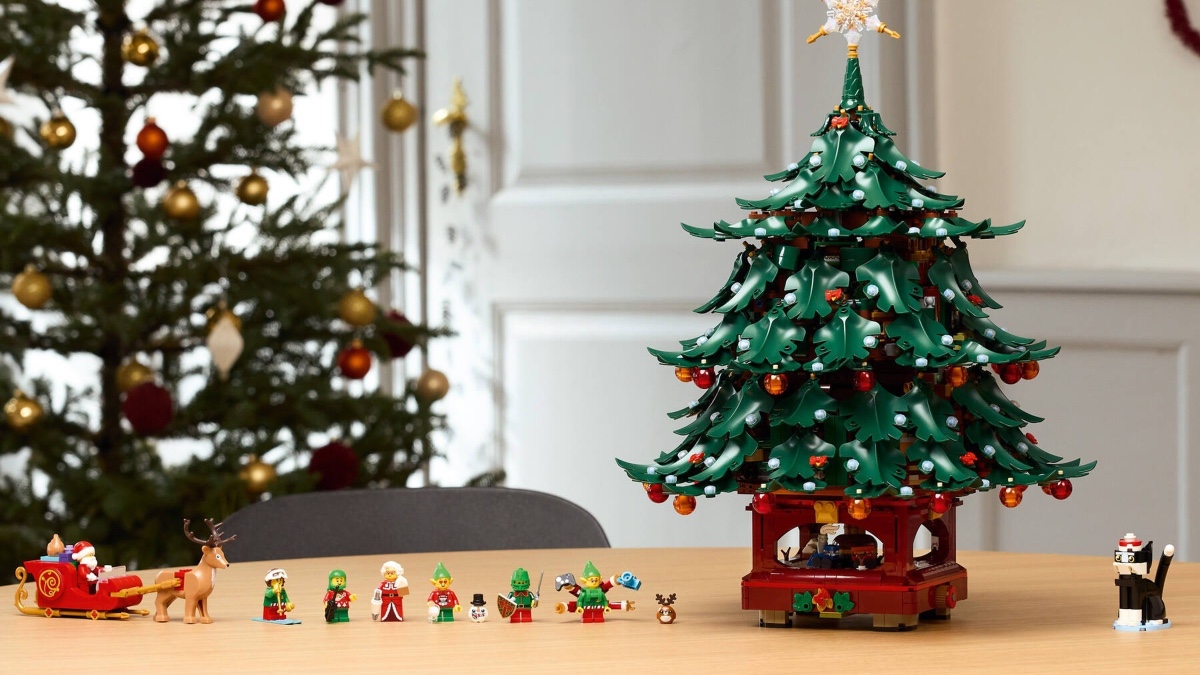 LEGO 41843 Family Christmas Tree featured