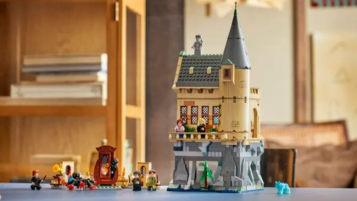 LEGO Harry Potter 76463 Hogwarts Castle Hospital Wing featured image
