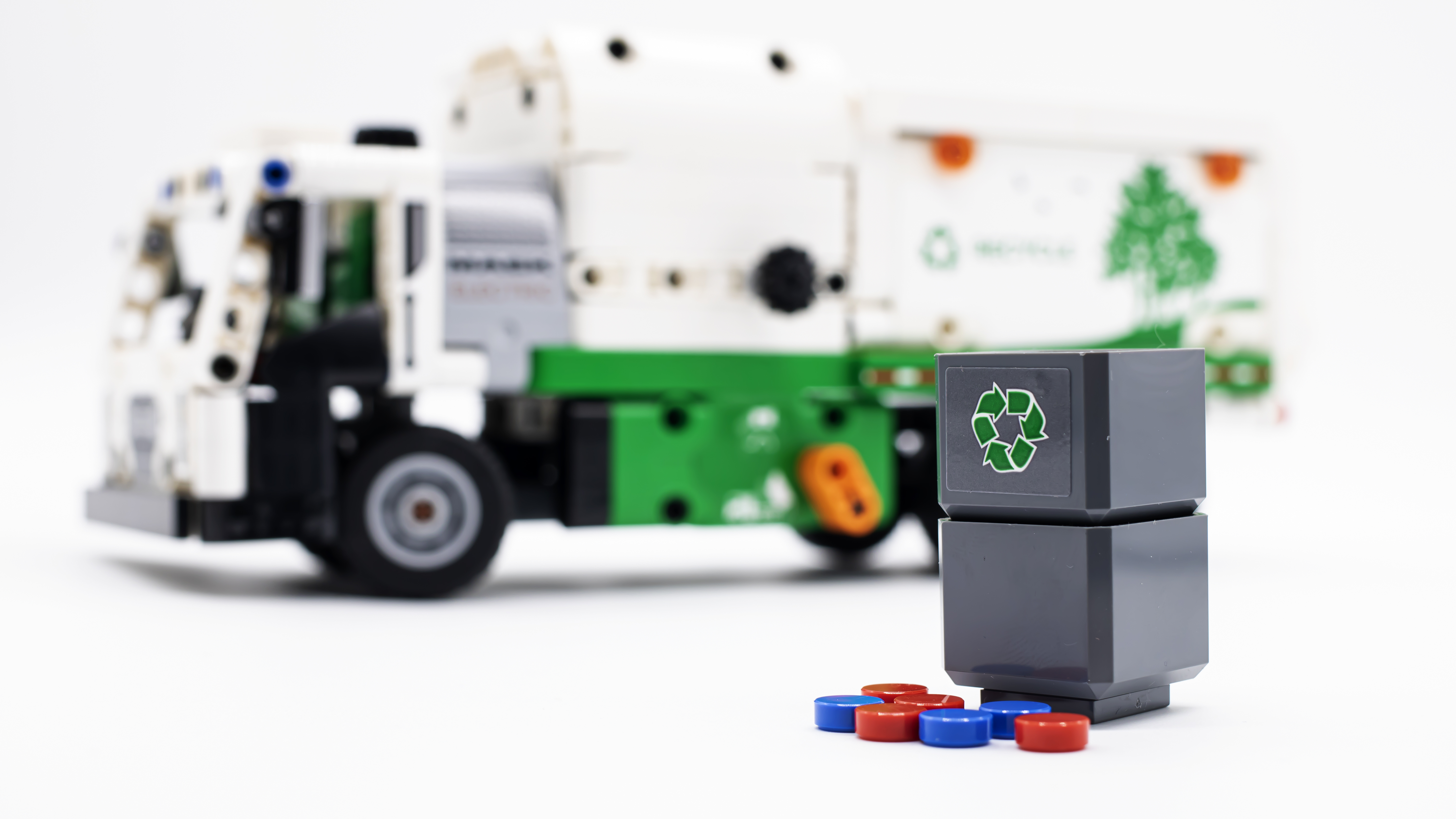 LEGO Technic 42167 Mack LR Electric Garbage Truck review 