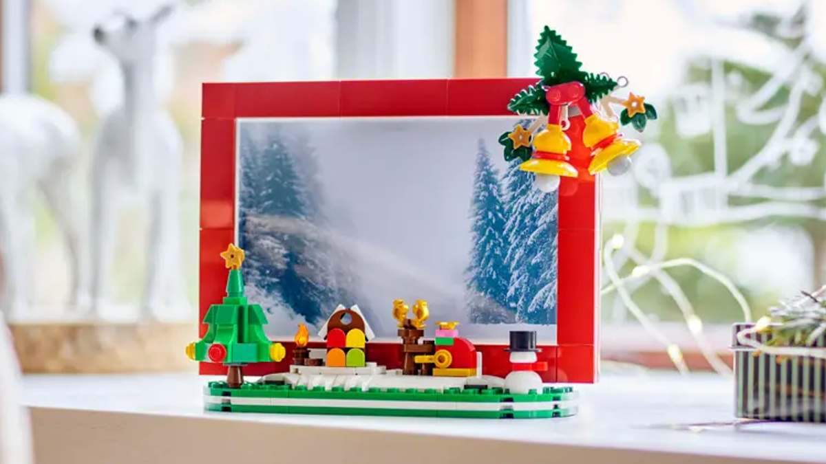 LEGO GWP 40702 Christmas Picture Frame available now