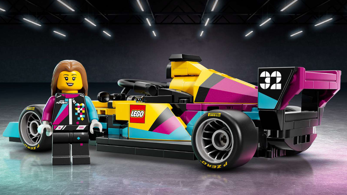 It's a good thing the LEGO F1 Academy car can be rebuilt