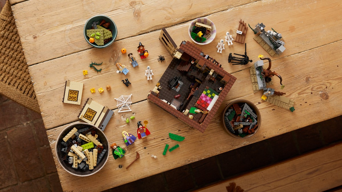 LEGO Ideas 21341 Hocus Pocus – The Sanderson Sisters Cottage lifestyle 6 featured