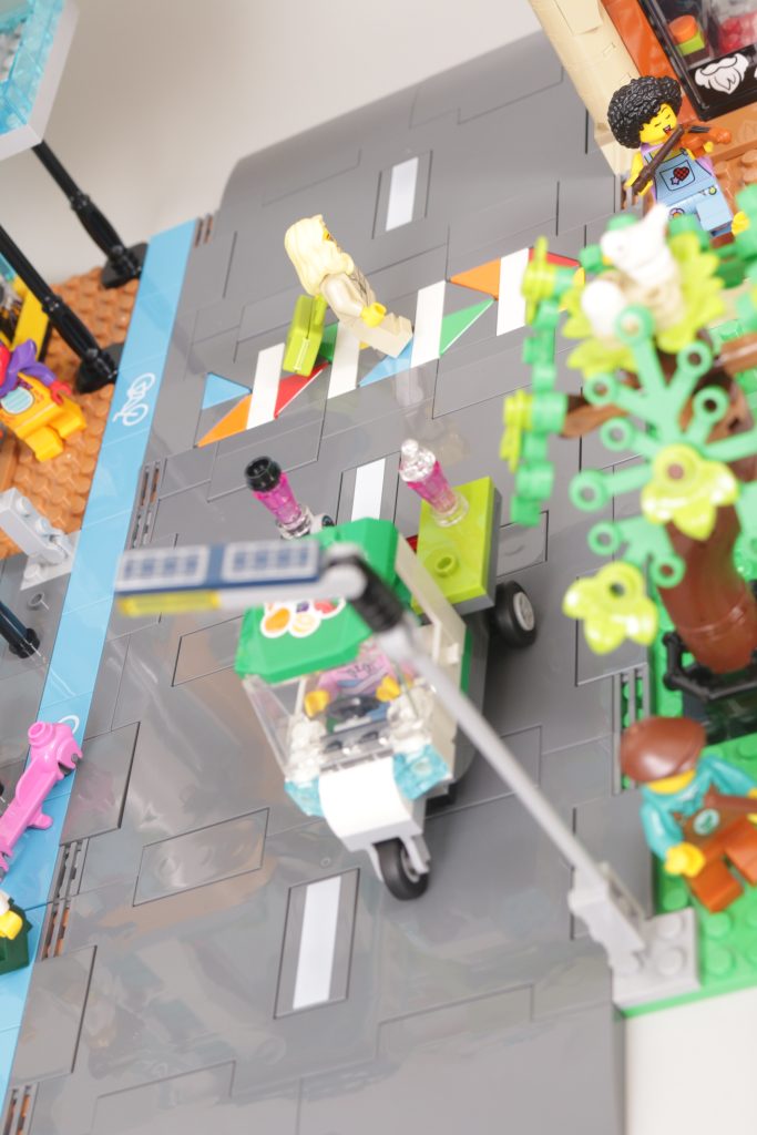 LEGO City 60380 Downtown review 20 683x1024