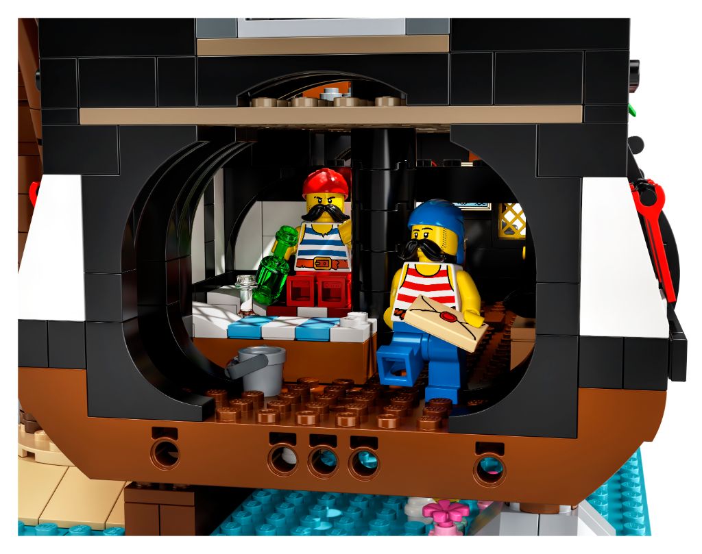 LEGO Ideas 21322 Pirates of Barracuda Bay 11