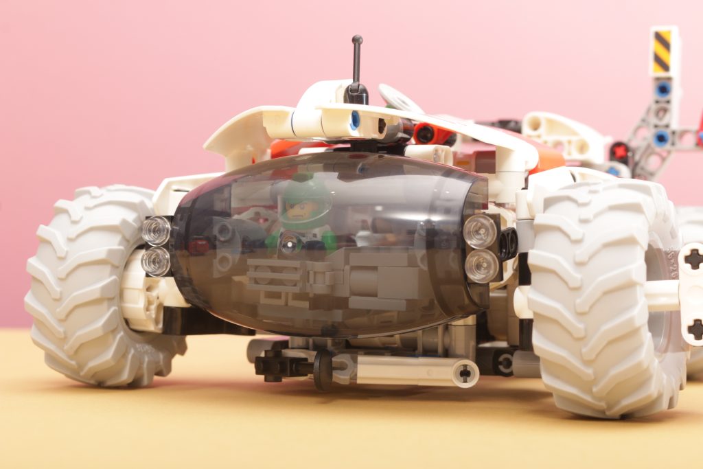How to make LEGO Technic 42178 Surface Space Loader minifigure scale 29 1024x683