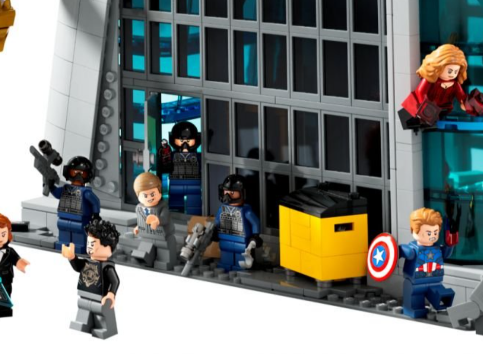 76269 avengers tower back close up