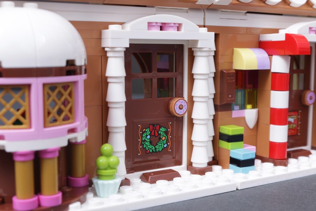 LEGO Christmas 2025 sets 40812 Snowman Ornaments 40809 Festive Gingerbread House 40820 Up Scaled Santa Minifigure 40806 Gingerbread AT AT Walker review 11 1024x683