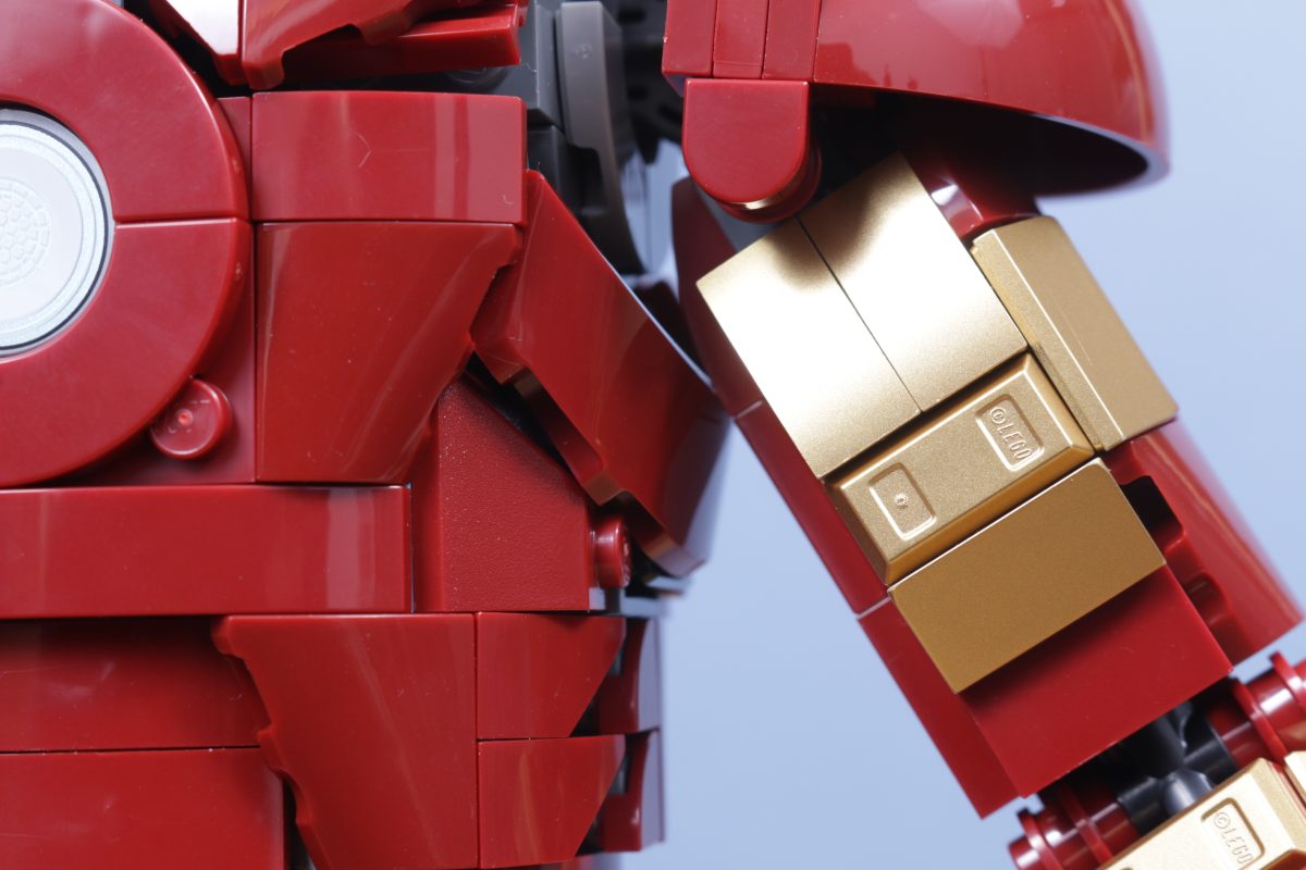 LEGO Marvel 76344 Iron Man Mark 3 Collectors Edition review 66 1200x800