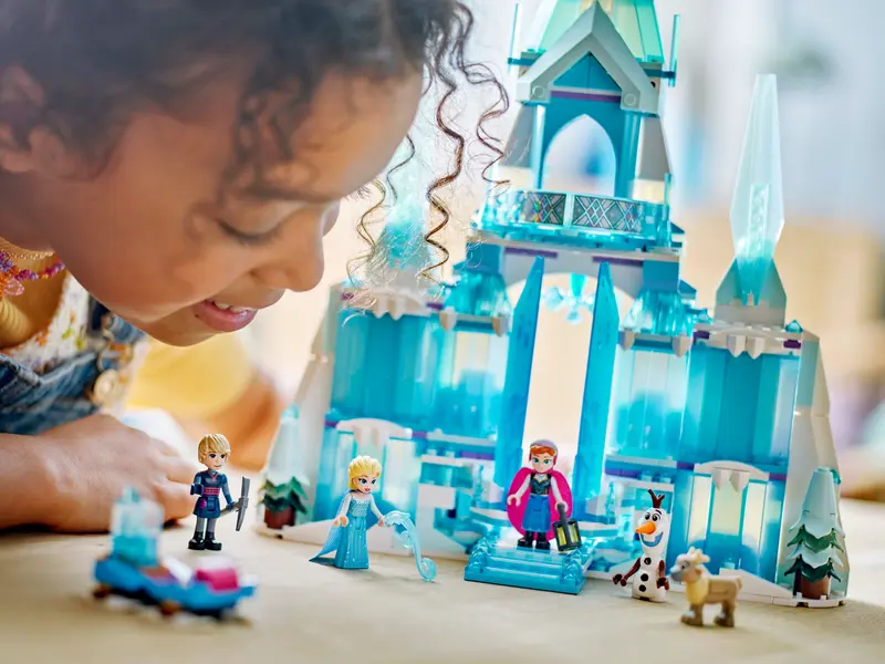 LEGO Disney 43244 Elsas Ice Palace Lifestyle 2
