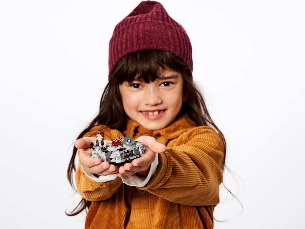 LEGO Star Wars 75295 Millennium Falcon Microfighter 6