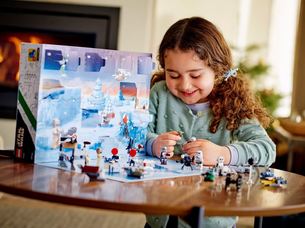 75307 Star Wars Advent Calendar lifestyle 2