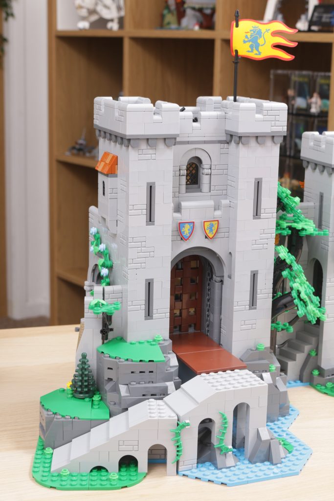 LEGO ICONS 10305 Lion Knights Castle review 69 683x1024