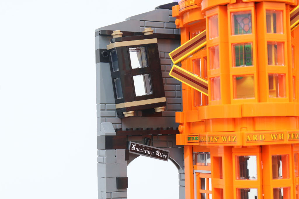 LEGO Harry Potter 75978 Diagon Alley review 40