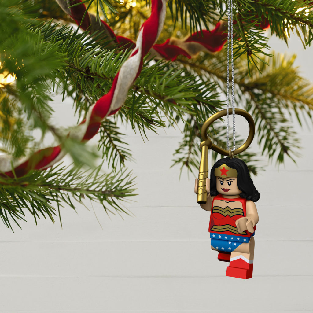 LEGO DC Super Heroes Wonder Woman Minifigure Keepsake Ornament 1699QXI7022 02 1024x1024